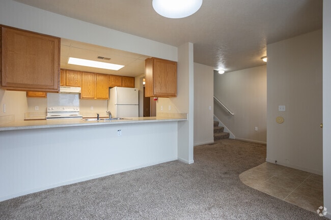 6BR, 3BA - 2,000SF - Dining Room