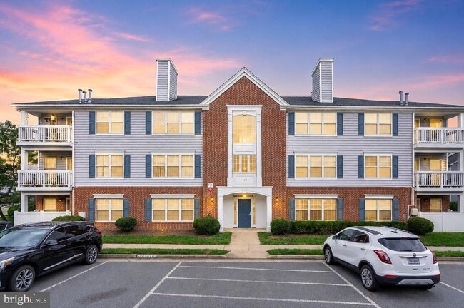 Building Photo - 645 Constellation Square SE Unit H