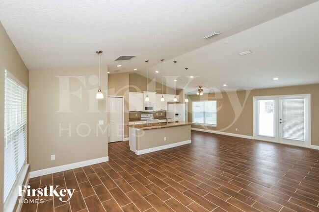 Photo - 770 Grandeur St SE