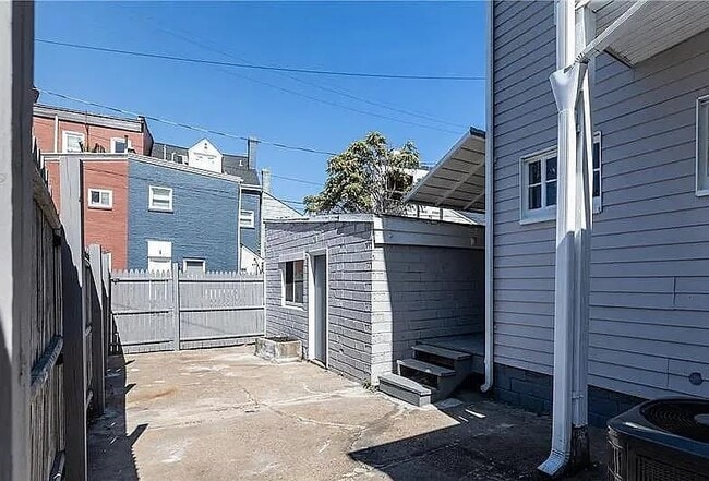 Photo - 4923 Butler St