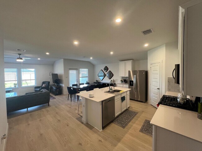 Photo - 4007 Pierce Pl Ln