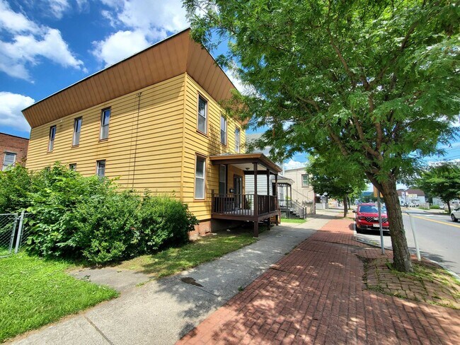 Photo - 1011 19th St Unit Apt 1