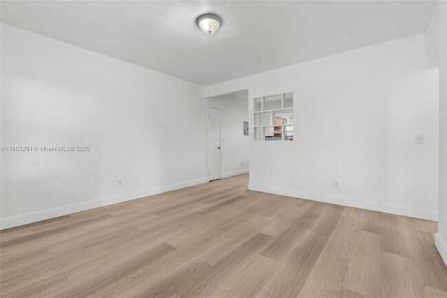 Photo - 4851 NW 15th Ave Unidad 1