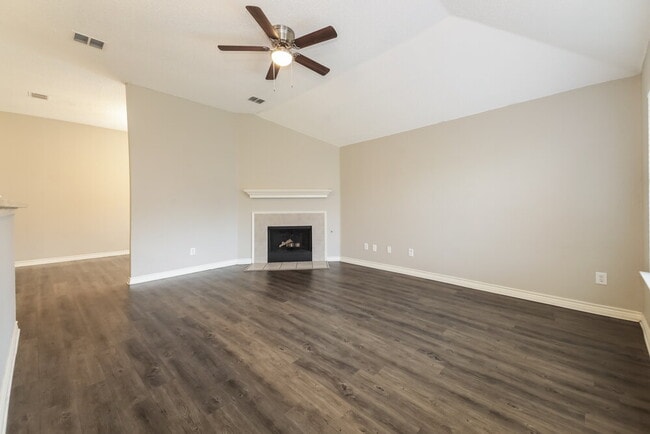 Photo - 1515 Warrington Way