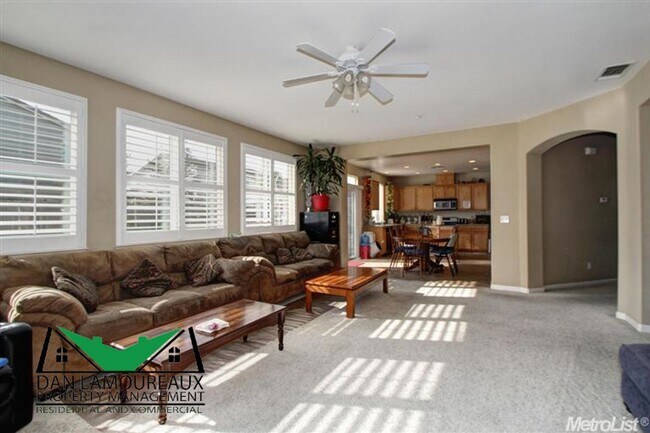 Photo - SIX Bedroom Beautiful Home in Sycamore Ranch