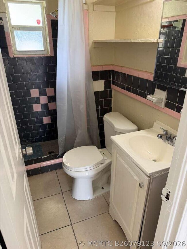 1304 NW 4th St