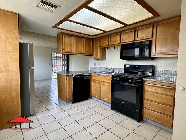 Photo - 428 W Robertson Rd Unit #A