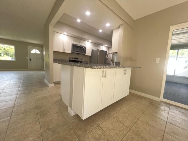 Photo - 6143 Alderwood St