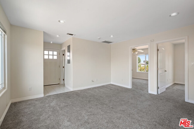 Photo - 1565 W 218th St