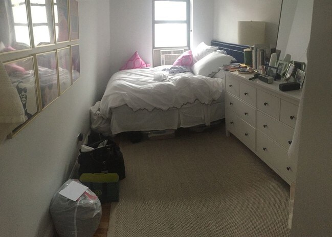 Photo - 128 Thompson St