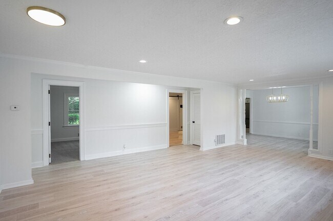 Photo - 3120 Edinburgh Dr
