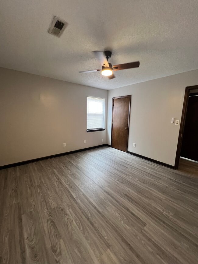 Photo - 126 Hampton Dr