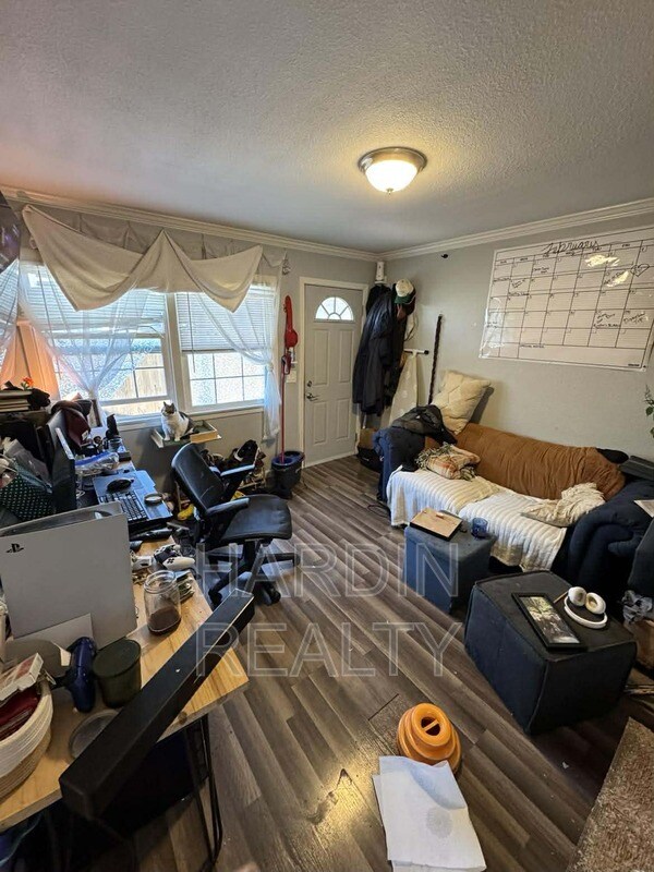 Photo - 623 James St