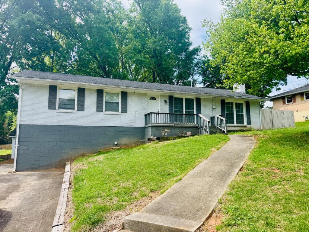 Photo - 975 Pair Rd SW
