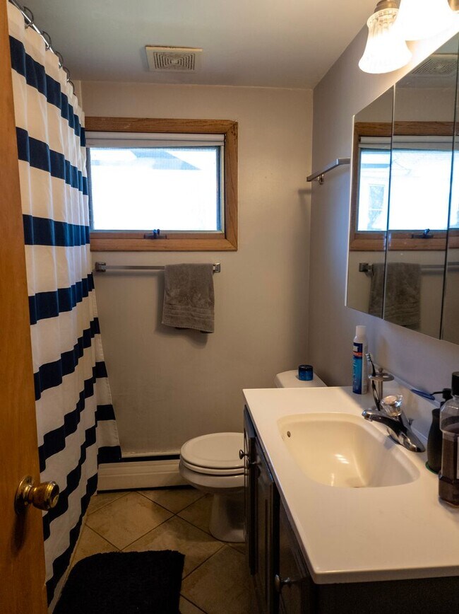 Photo - 1011 Emerald St Unit #2