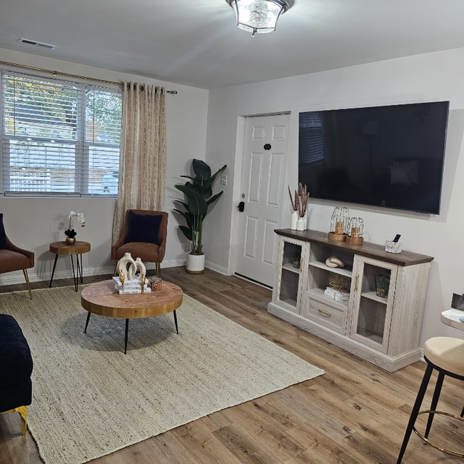 Photo - 822 S Kilbourne Rd