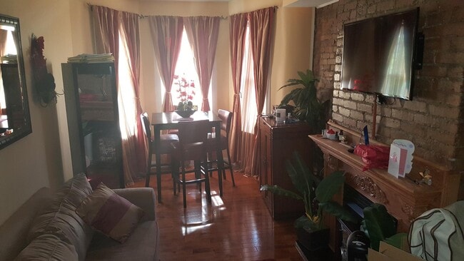 Building Photo - 2129 1st St NW 3 Unit 3