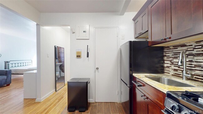 84-50 169th St Unit 319