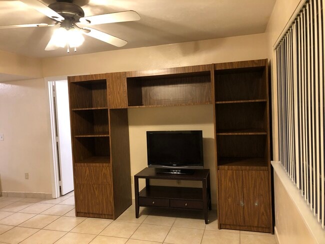 Photo - 2360 SW Archer Rd Unidad 703