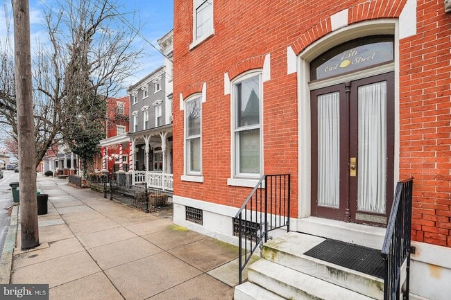 Building Photo - 136 E Lemon St