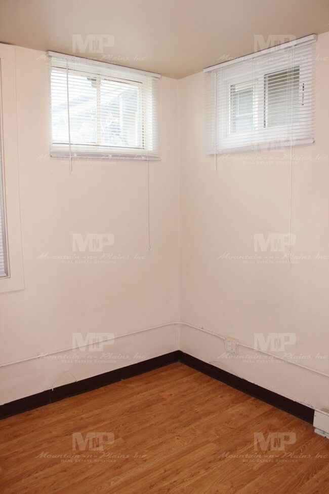 Photo - 322 1/2 W Laurel St