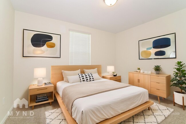 Photo - 796 Griffon Ave