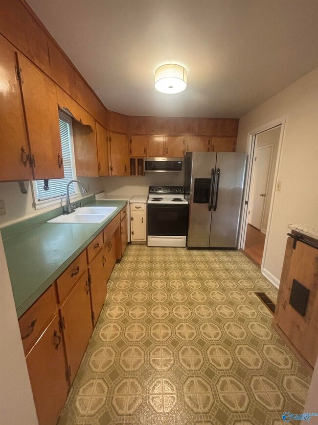 Photo - 1805 Stevens Dr NE