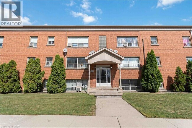 Photo - 2189 King St E Unit 8