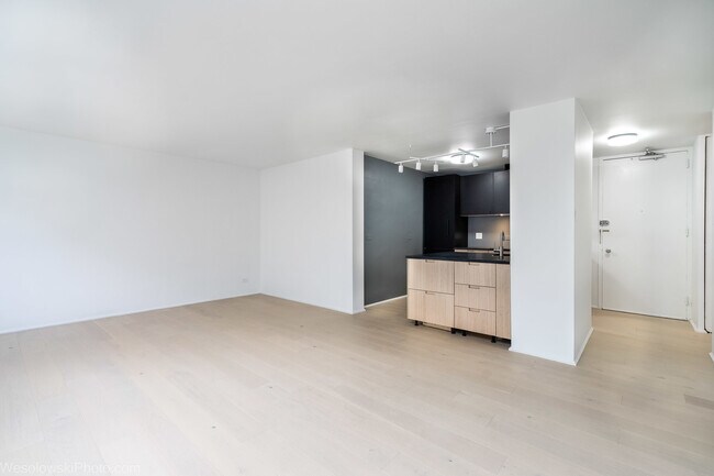 Photo - 1401 E 55th St Unit 506N