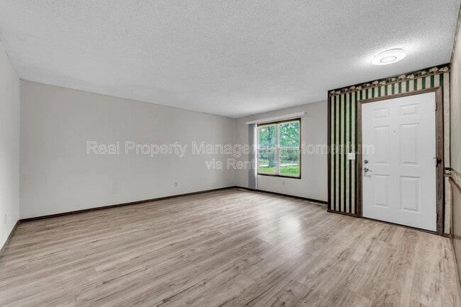 Photo - 716 E Locust St