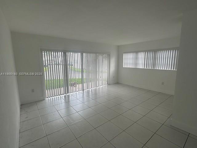 Building Photo - 7370 SW 82nd St Unit E120