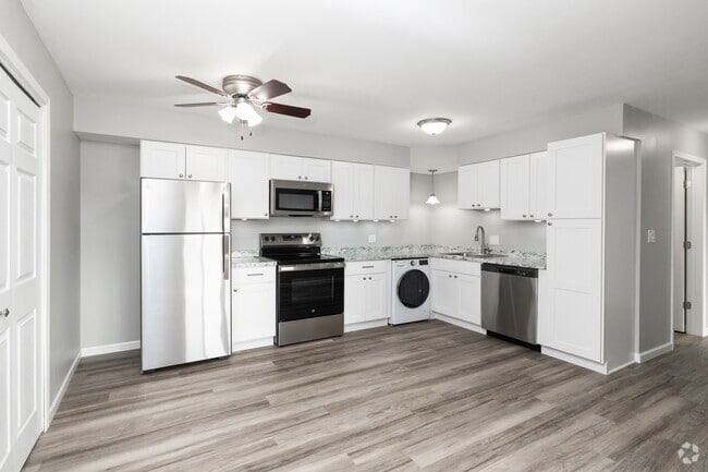 2BR, 1BA - 752SF - Dining Room - Geneva Estates