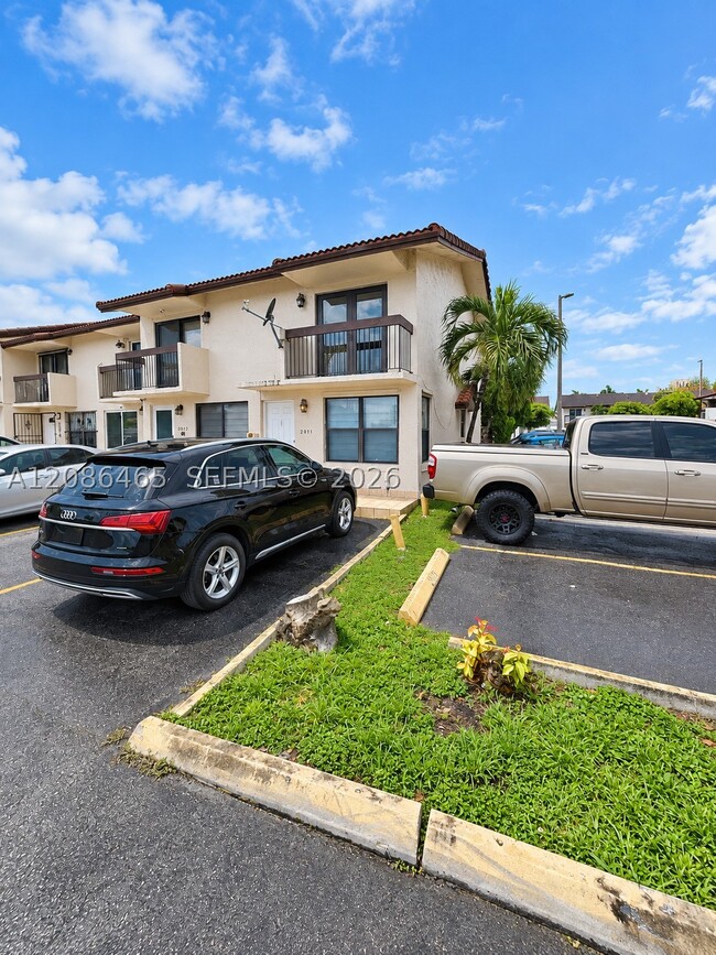 2071 W 54th St