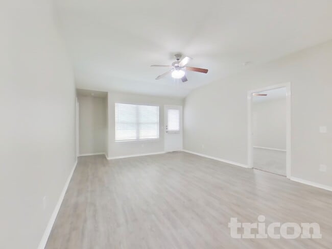 Photo - 110 N Golden Oak Dr