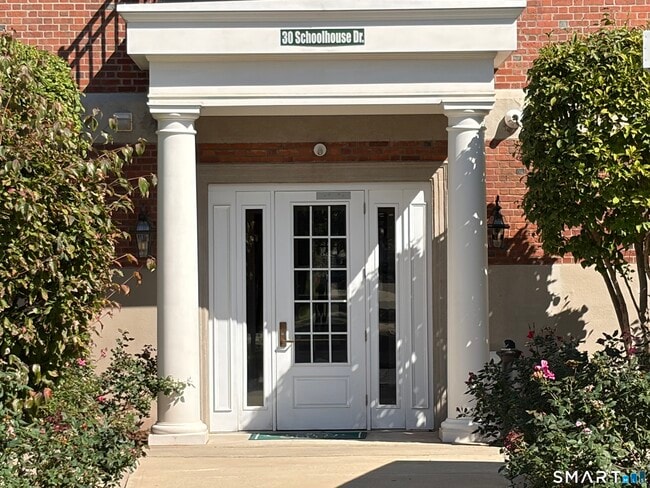 30 School House Dr Unit 302