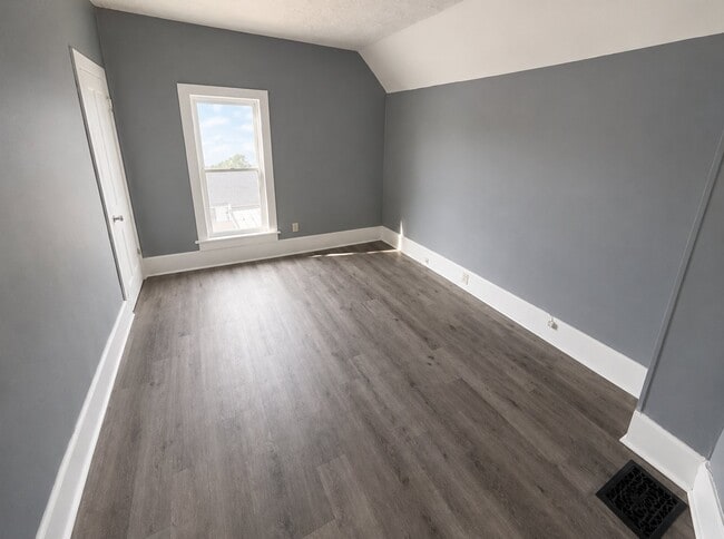 Photo - 1507 Stark Ave SW