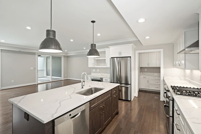 Photo - 517 Great Falls St