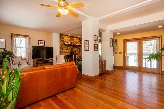 Photo - 5075 Old Post Rd