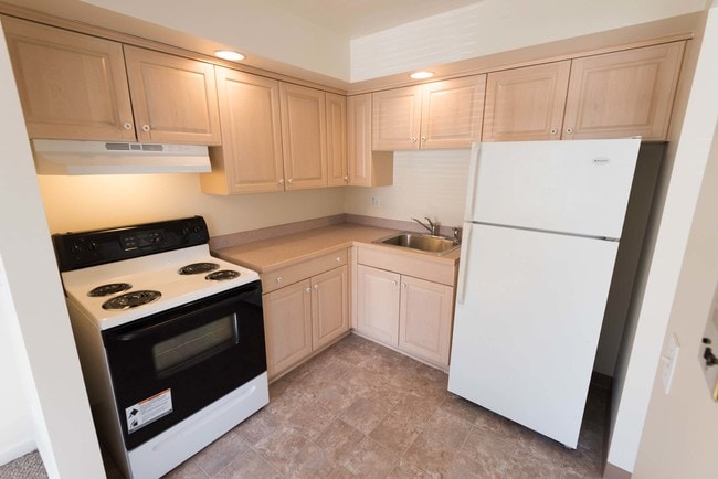 Photo - Imperial Court Apartments