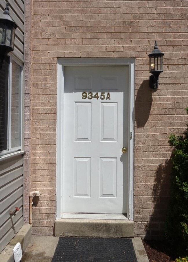 Building Photo - 9345 Reader Ln Unit A