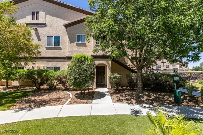 Photo - 2291 W Horizon Ridge Pkwy Unidad 4122 Rental