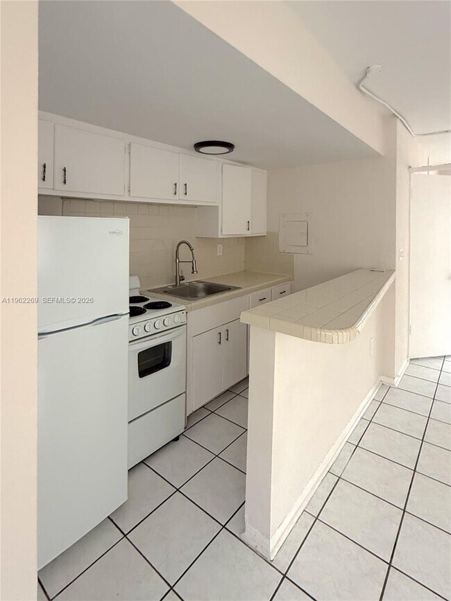 Photo - 305 Navarre Ave Unidad 2