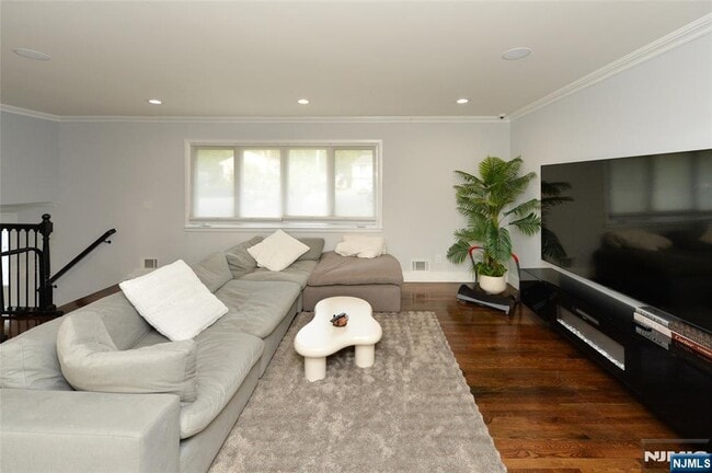 Photo - 154 Middlesex Ave