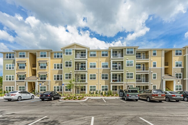 El exterior de San Juan - The San Juan Senior Living