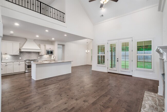 Photo - 4713 Emmas Cir W