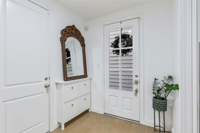 Photo - 8817 Lakeshore Bend Dr