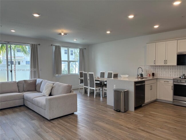 Photo - 146 SW 170th Ave