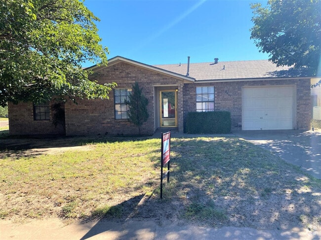 Building Photo - 6401 35th St Rental