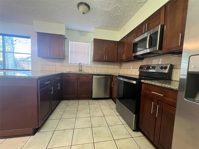 Photo - 2406 Ridge Hollow Dr