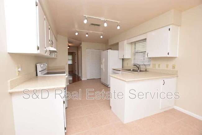 Photo - 2210 Harbor Town Ln